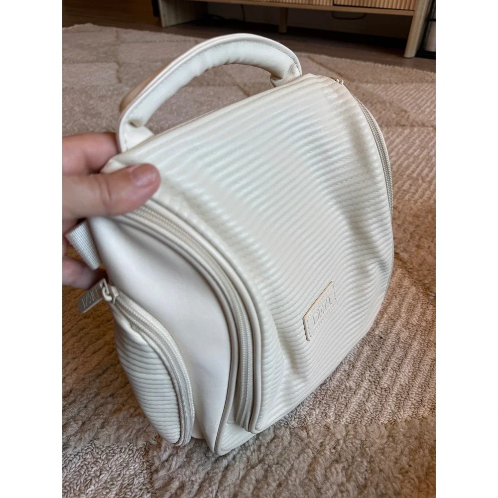 Dezi Skin Toiletry Bag Cream White‎ Ribbed Vegan Leather Travel Makeup Case New